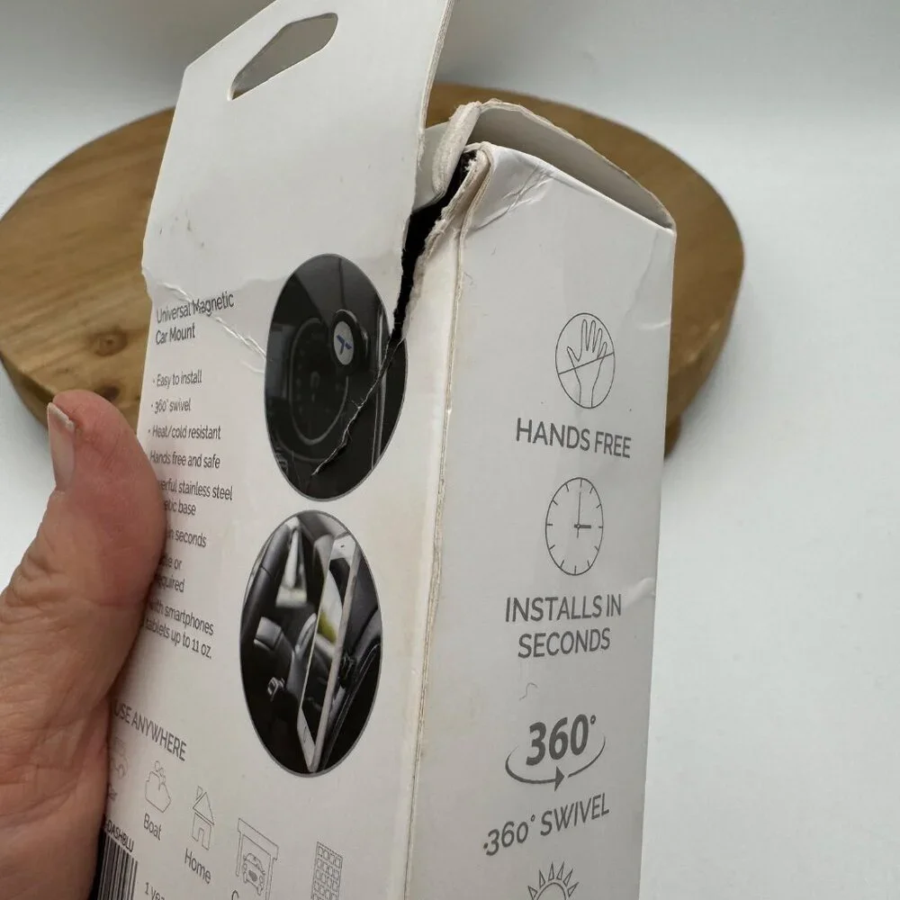 DASHIO UNIVERSAL MAGNETIC CAR MOUNT New in box stay in place